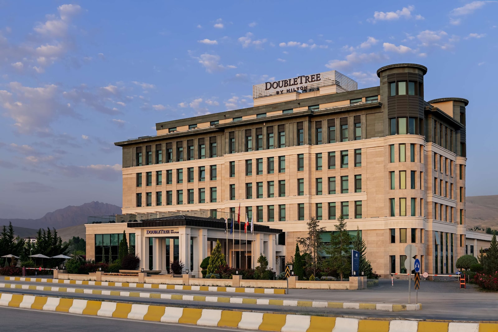 DoubleTree by Hilton Hotel Van